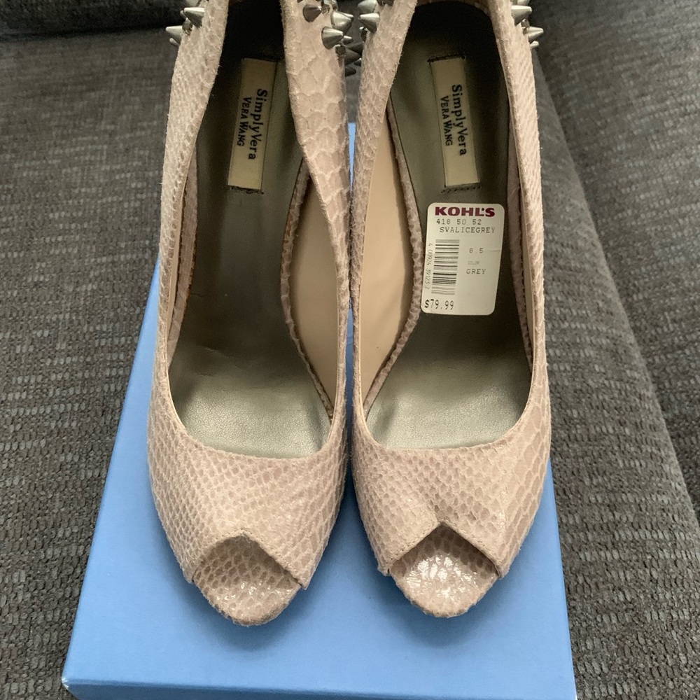 Vera wang heel